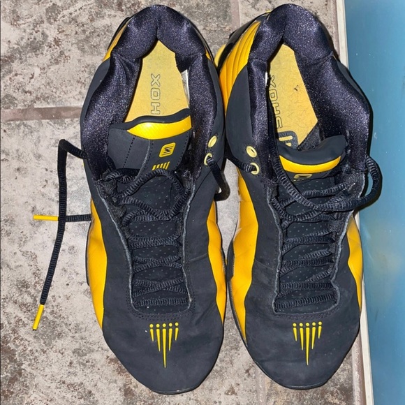 Nike Shox BB4 Black and University Gold - Picture 2 of 4